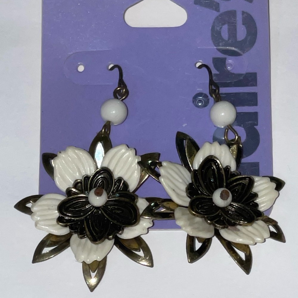 Claire’s Ivory & Gold Dangle Flower Pierced Earrings